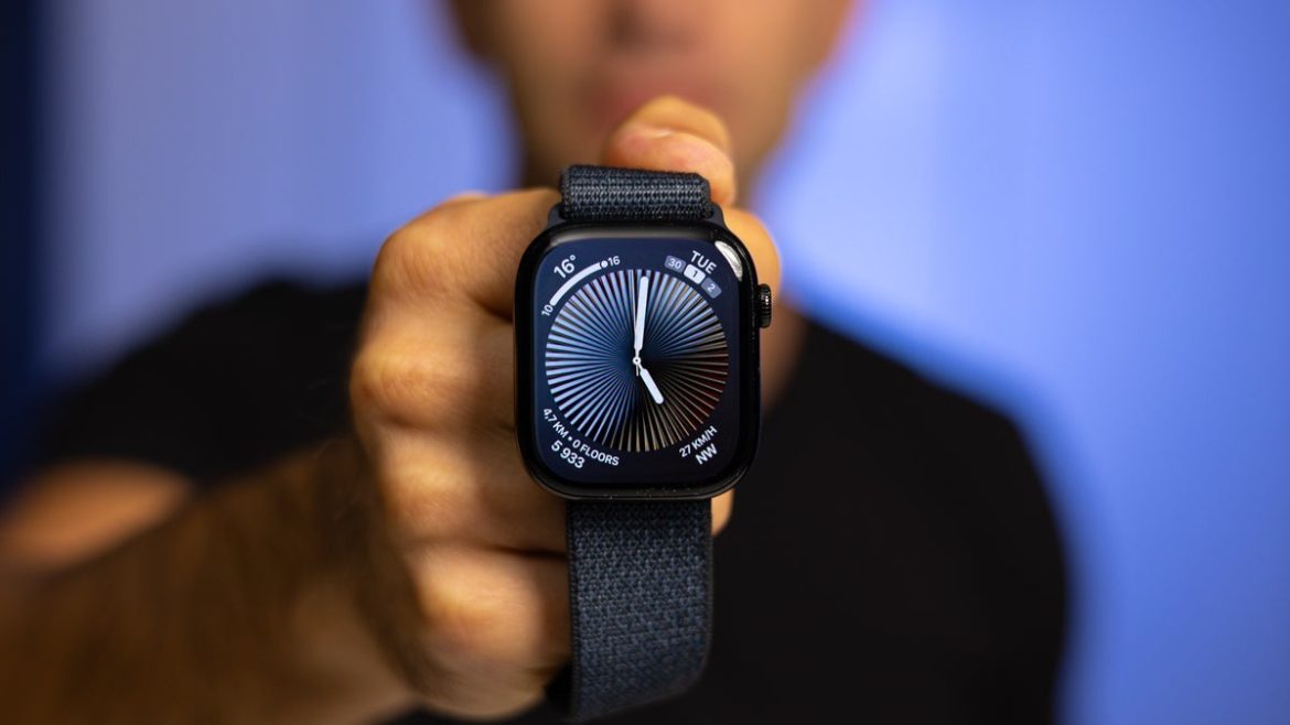 Apple-doubles-down-on-claims-that-ex-Apple-Watch-engineer-leaked-secrets-to-Oppo.jpg