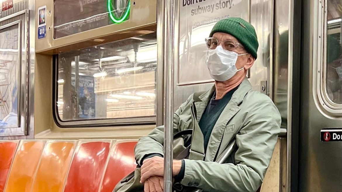 tom-hanks-on-the-subway-in-nyc.jpg